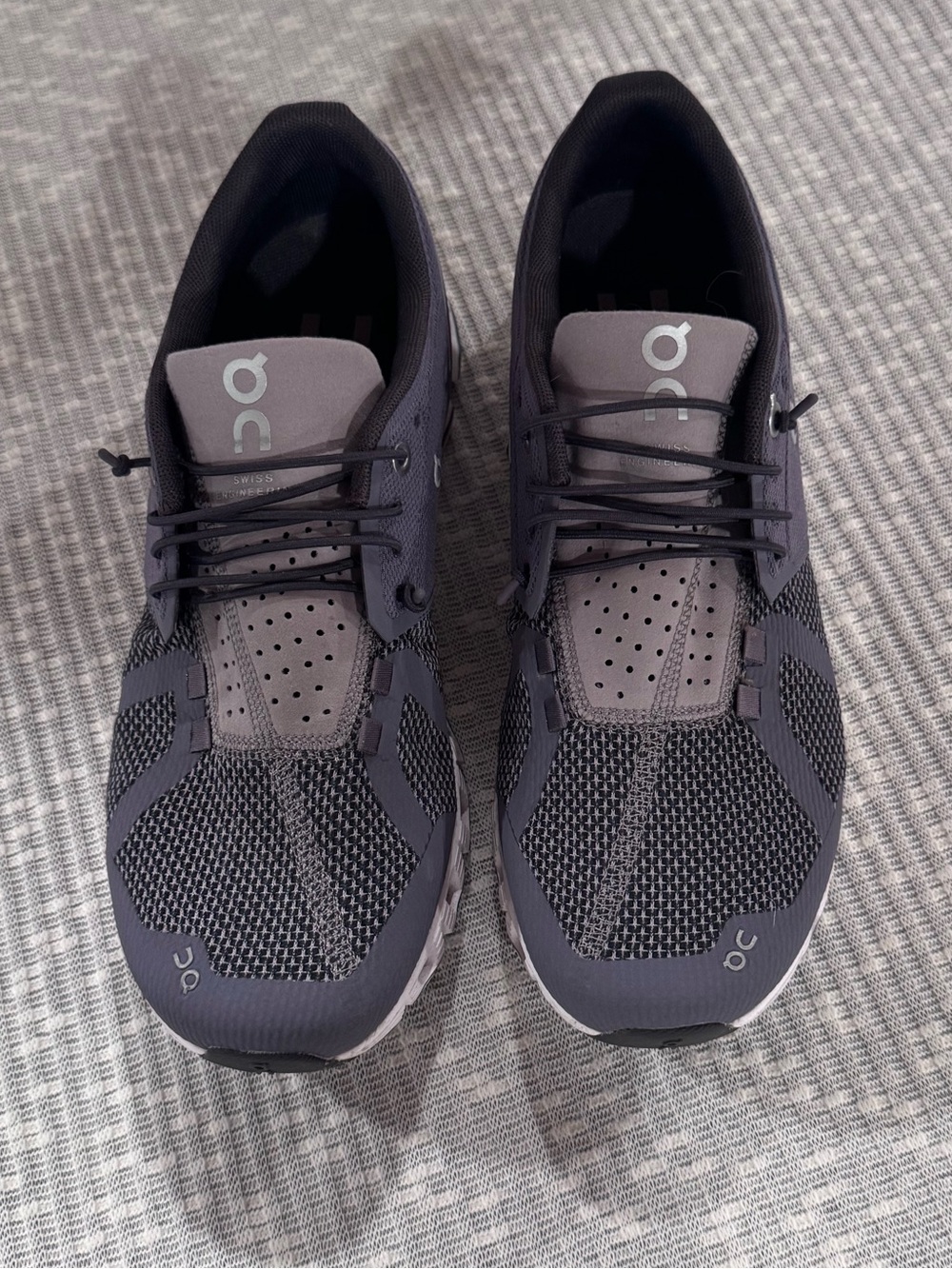 On Running Cloud 5 Women’s 9.5 Gray Black Running Shoes Swiss Engineering EU 41